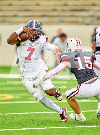 Thumbnail 2 in Cypress Springs vs. Tomball (UIL 6A D2 Football Bi-District) photogallery.