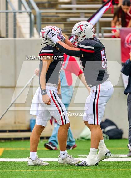 Thumbnail 2 in Cypress Springs vs. Tomball (UIL 6A D2 Football Bi-District) photogallery.