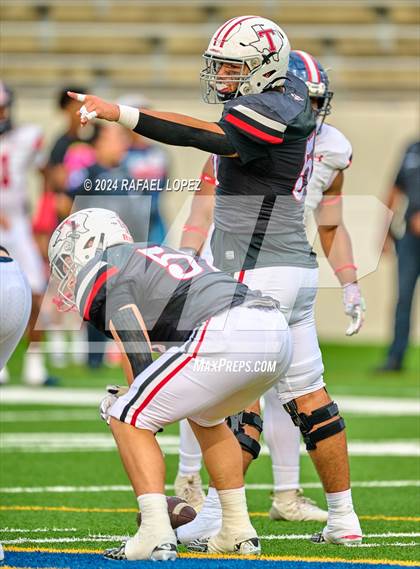 Thumbnail 1 in Cypress Springs vs. Tomball (UIL 6A D2 Football Bi-District) photogallery.