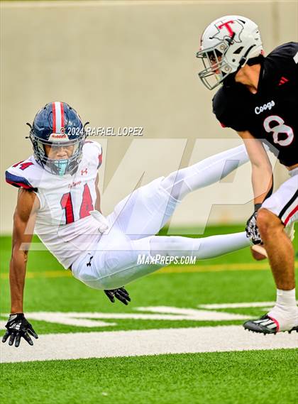Thumbnail 3 in Cypress Springs vs. Tomball (UIL 6A D2 Football Bi-District) photogallery.