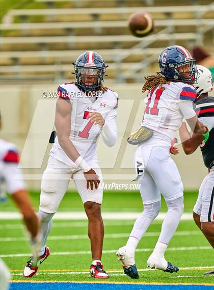 Thumbnail 1 in Cypress Springs vs. Tomball (UIL 6A D2 Football Bi-District) photogallery.