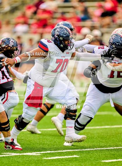 Thumbnail 2 in Cypress Springs vs. Tomball (UIL 6A D2 Football Bi-District) photogallery.