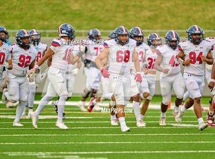 Thumbnail 1 in Cypress Springs vs. Tomball (UIL 6A D2 Football Bi-District) photogallery.