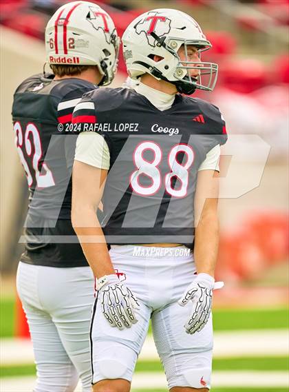 Thumbnail 3 in Cypress Springs vs. Tomball (UIL 6A D2 Football Bi-District) photogallery.
