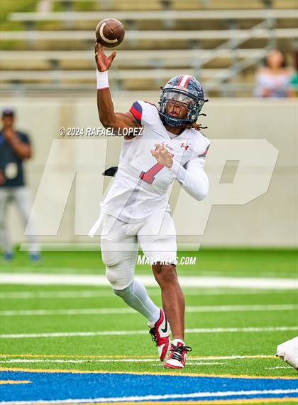 Thumbnail 1 in Cypress Springs vs. Tomball (UIL 6A D2 Football Bi-District) photogallery.