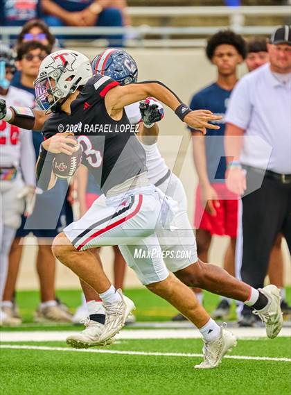 Thumbnail 3 in Cypress Springs vs. Tomball (UIL 6A D2 Football Bi-District) photogallery.