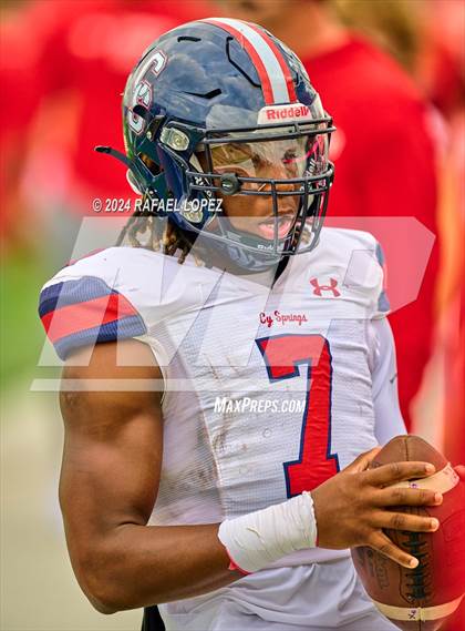 Thumbnail 3 in Cypress Springs vs. Tomball (UIL 6A D2 Football Bi-District) photogallery.