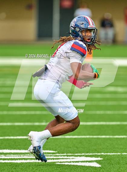 Thumbnail 3 in Cypress Springs vs. Tomball (UIL 6A D2 Football Bi-District) photogallery.