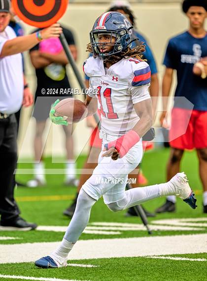 Thumbnail 2 in Cypress Springs vs. Tomball (UIL 6A D2 Football Bi-District) photogallery.