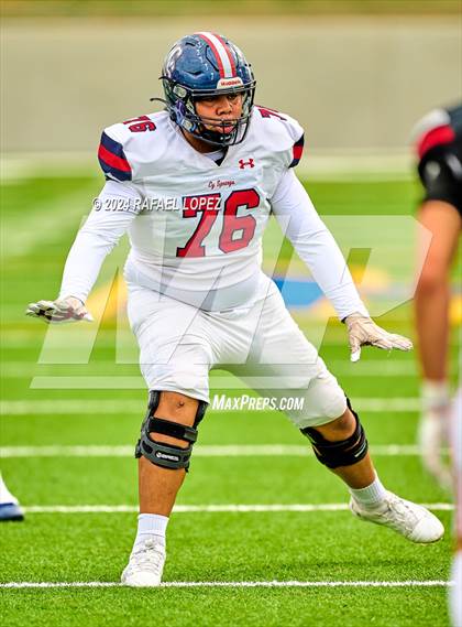 Thumbnail 3 in Cypress Springs vs. Tomball (UIL 6A D2 Football Bi-District) photogallery.