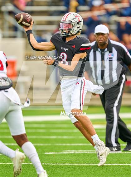 Thumbnail 3 in Cypress Springs vs. Tomball (UIL 6A D2 Football Bi-District) photogallery.