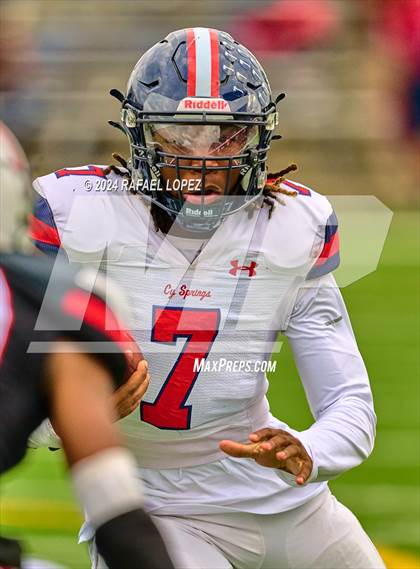 Thumbnail 3 in Cypress Springs vs. Tomball (UIL 6A D2 Football Bi-District) photogallery.