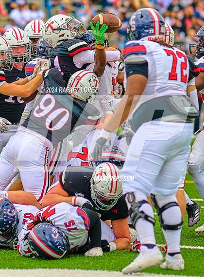 Thumbnail 1 in Cypress Springs vs. Tomball (UIL 6A D2 Football Bi-District) photogallery.