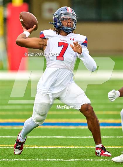 Thumbnail 3 in Cypress Springs vs. Tomball (UIL 6A D2 Football Bi-District) photogallery.