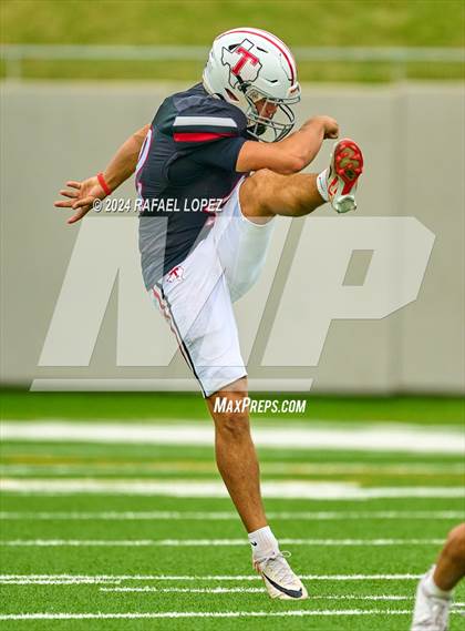 Thumbnail 1 in Cypress Springs vs. Tomball (UIL 6A D2 Football Bi-District) photogallery.
