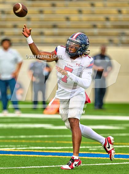 Thumbnail 2 in Cypress Springs vs. Tomball (UIL 6A D2 Football Bi-District) photogallery.