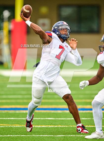 Thumbnail 1 in Cypress Springs vs. Tomball (UIL 6A D2 Football Bi-District) photogallery.