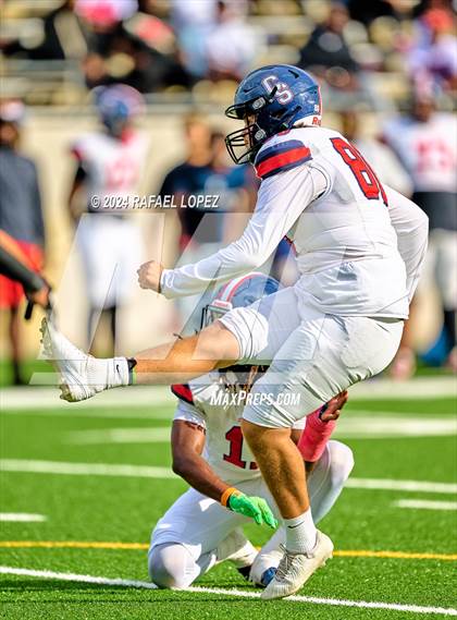 Thumbnail 2 in Cypress Springs vs. Tomball (UIL 6A D2 Football Bi-District) photogallery.