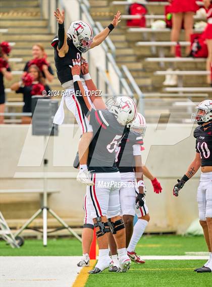 Thumbnail 3 in Cypress Springs vs. Tomball (UIL 6A D2 Football Bi-District) photogallery.