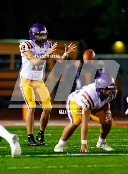 Thumbnail 1 in Wapakoneta vs. Bellbrook (OHSAA District 12 Regional Semifinal) photogallery.
