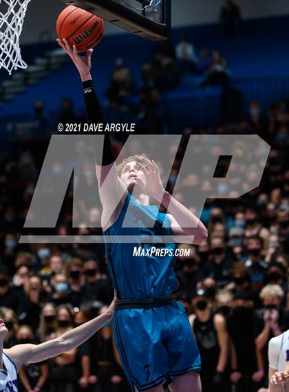 Thumbnail 1 in Farmington vs. Lehi (UHSAA 5A Final) photogallery.