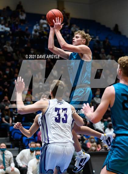 Thumbnail 2 in Farmington vs. Lehi (UHSAA 5A Final) photogallery.