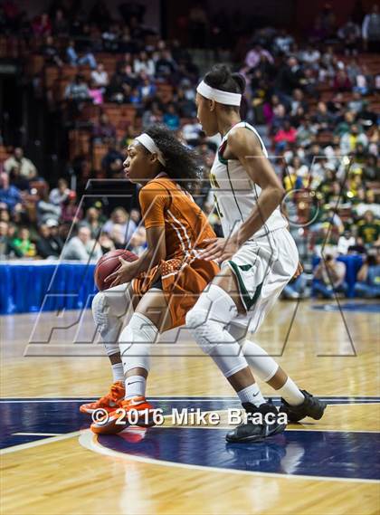 Thumbnail 3 in Capital Prep vs. New London (CIAC Class L Final) photogallery.