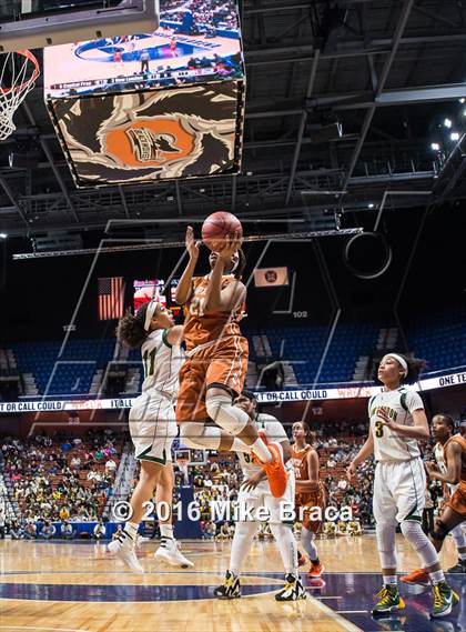 Thumbnail 2 in Capital Prep vs. New London (CIAC Class L Final) photogallery.