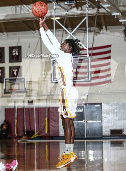 Thumbnail 1 in Carmel vs Mount Vernon (Section 1 Class AA First Round) photogallery.