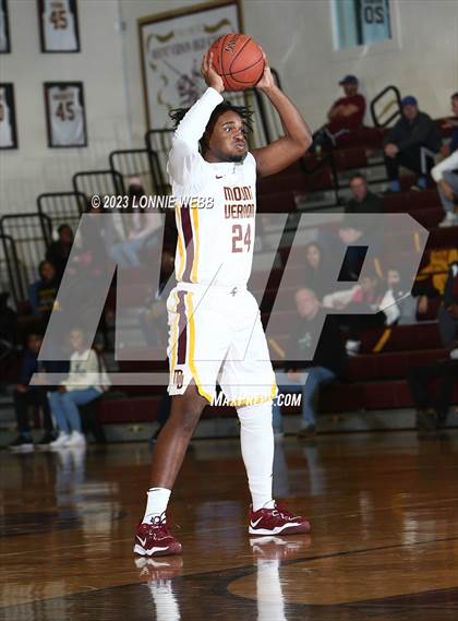 Thumbnail 1 in Carmel vs Mount Vernon (Section 1 Class AA First Round) photogallery.
