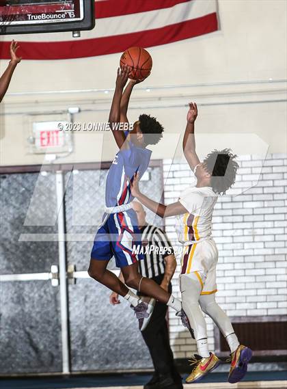 Thumbnail 1 in Carmel vs Mount Vernon (Section 1 Class AA First Round) photogallery.