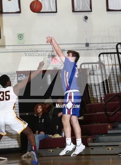Thumbnail 1 in Carmel vs Mount Vernon (Section 1 Class AA First Round) photogallery.