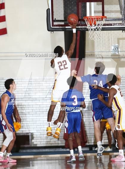 Thumbnail 1 in Carmel vs Mount Vernon (Section 1 Class AA First Round) photogallery.