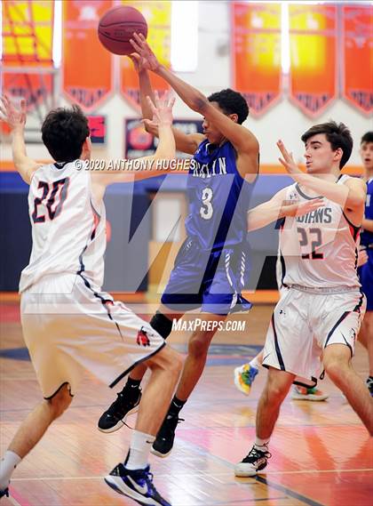 Thumbnail 1 in Roslyn vs Manhasset (Section VIII Class A First Round Playoff) photogallery.