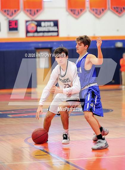 Thumbnail 1 in Roslyn vs Manhasset (Section VIII Class A First Round Playoff) photogallery.
