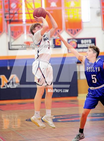 Thumbnail 1 in Roslyn vs Manhasset (Section VIII Class A First Round Playoff) photogallery.