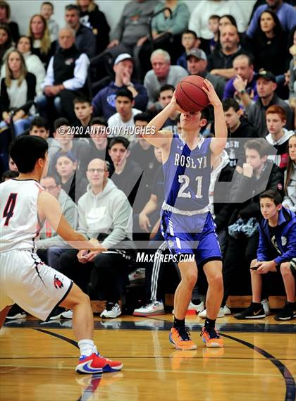 Thumbnail 3 in Roslyn vs Manhasset (Section VIII Class A First Round Playoff) photogallery.