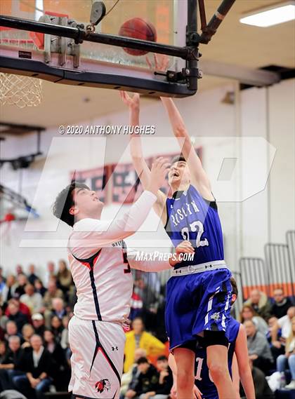 Thumbnail 1 in Roslyn vs Manhasset (Section VIII Class A First Round Playoff) photogallery.