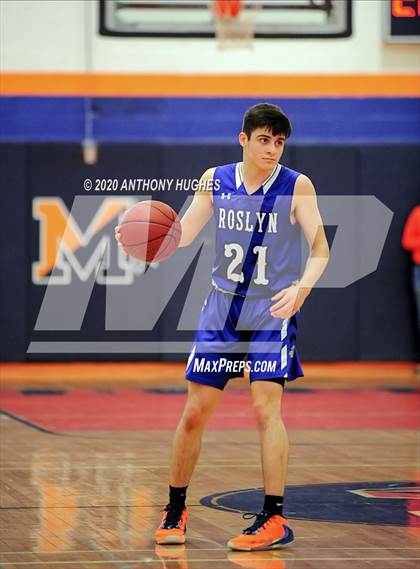 Thumbnail 1 in Roslyn vs Manhasset (Section VIII Class A First Round Playoff) photogallery.