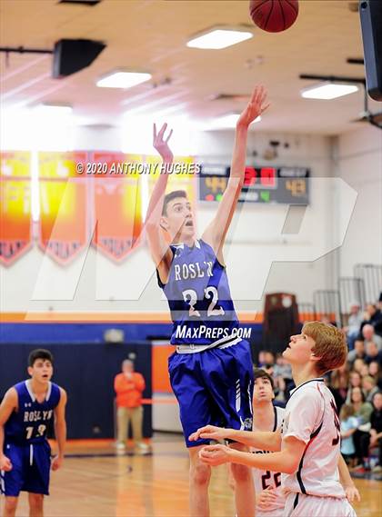 Thumbnail 1 in Roslyn vs Manhasset (Section VIII Class A First Round Playoff) photogallery.