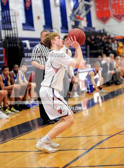 Thumbnail 3 in Roslyn vs Manhasset (Section VIII Class A First Round Playoff) photogallery.