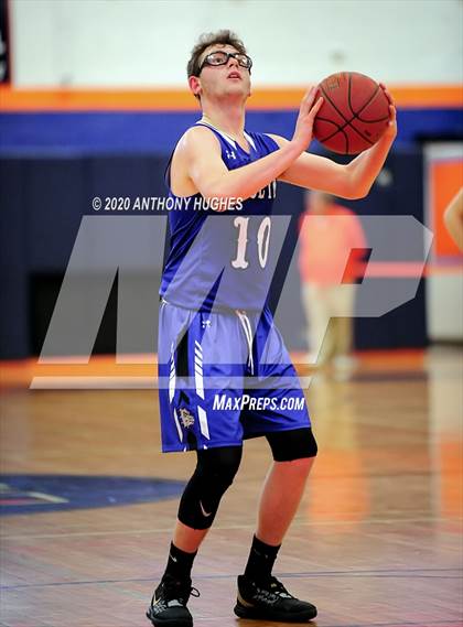 Thumbnail 3 in Roslyn vs Manhasset (Section VIII Class A First Round Playoff) photogallery.