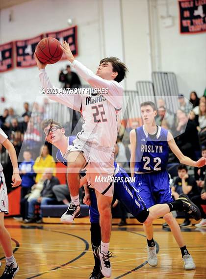 Thumbnail 3 in Roslyn vs Manhasset (Section VIII Class A First Round Playoff) photogallery.