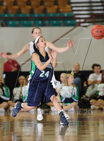 Thumbnail 3 in Arapahoe vs. ThunderRidge (CHSAA 5A Great 8) photogallery.