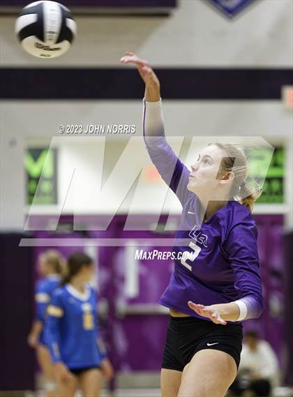 Thumbnail 3 in Leo vs Woodlan (Leo Invite) photogallery.