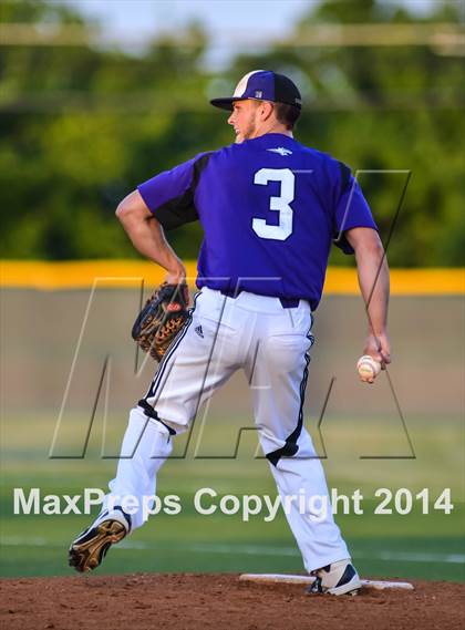 Thumbnail 1 in Liberty vs Hallsville (UIL 4A Regional Semifinal Playoff) photogallery.