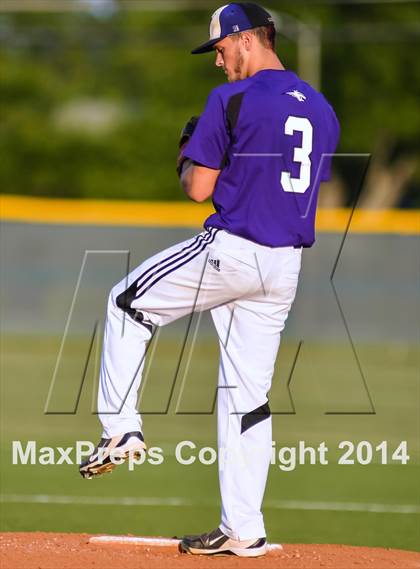 Thumbnail 3 in Liberty vs Hallsville (UIL 4A Regional Semifinal Playoff) photogallery.