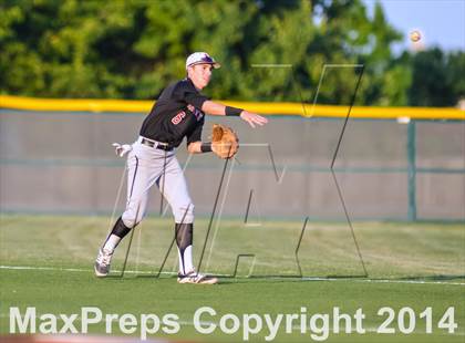 Thumbnail 1 in Liberty vs Hallsville (UIL 4A Regional Semifinal Playoff) photogallery.