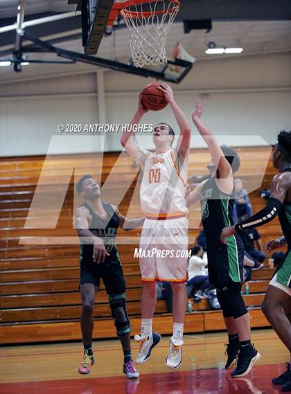 Thumbnail 3 in Farmingdale vs. Chaminade (LUHI Invitational Tournament)  photogallery.