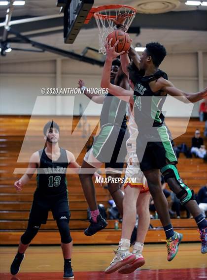 Thumbnail 3 in Farmingdale vs. Chaminade (LUHI Invitational Tournament)  photogallery.